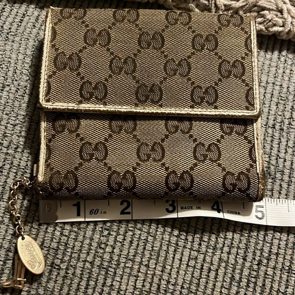 GUCCI wallet with charm *** has flaws - Picture 16 of 17